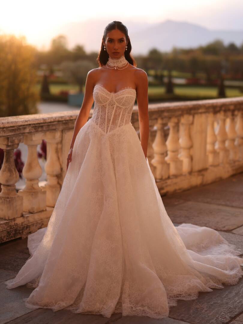 2-eweline-couture-romantic-wedding-dress-a-line-cathedral-train-strapless-sweetheart-corset-bodice-bridal-gown-dominiss-couture-arcana-dominii-10113202