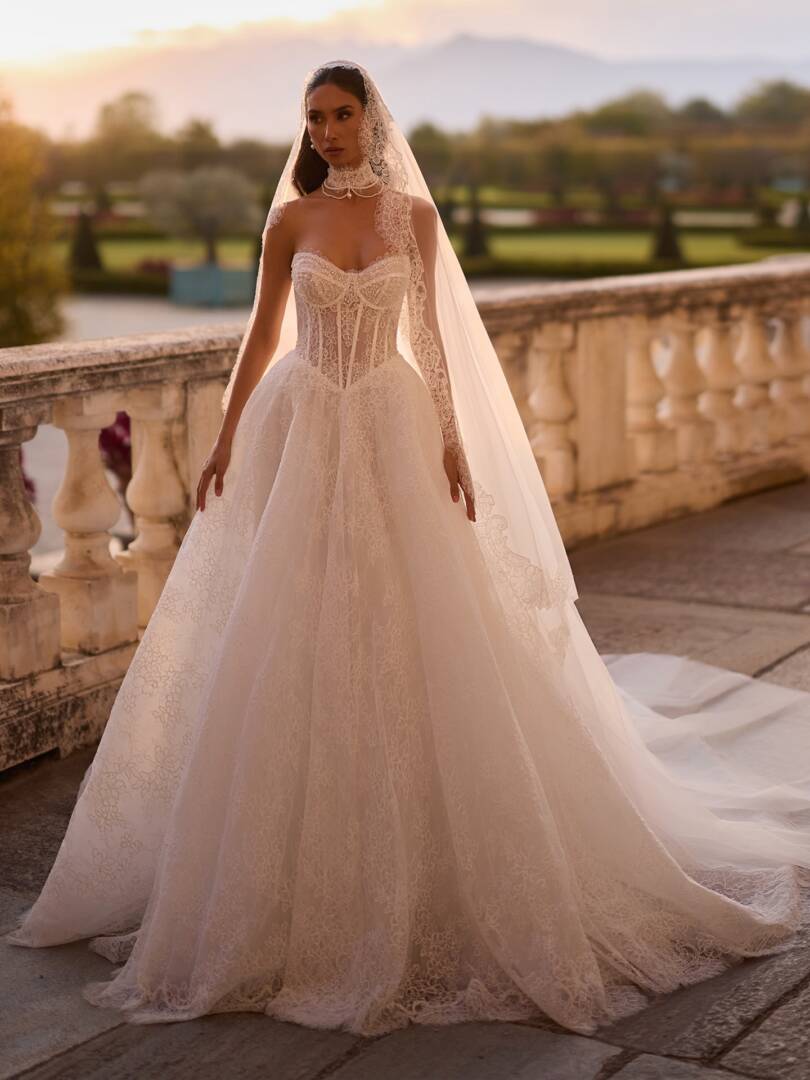 4-eweline-couture-romantic-wedding-dress-a-line-cathedral-train-strapless-sweetheart-corset-bodice-bridal-gown-dominiss-couture-arcana-dominii-10113202 Сватбени рокли Princess Fashion Studio