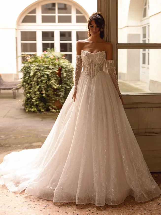 1-Philippa-Romantic-Wedding-Dress-BallGown-Chapel-Bridal-Gown-Sweetheart-YOUR-MAJESTY_654x872_jpg