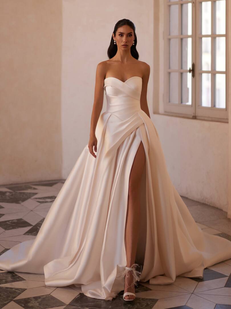 1-elizabeth-modern-couture-wedding-dress-a-line-leg-slit-sculpted-sweetheart-corset-bodice-bridal-gown-dominiss-couture-arcana-dominii-10113207 (1)