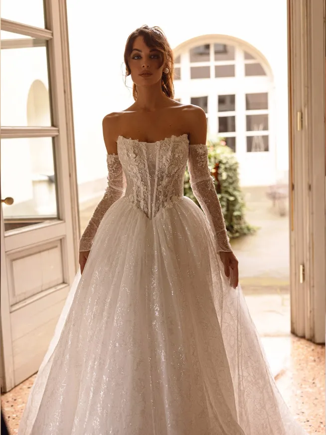 2-Philippa-Romantic-Wedding-Dress-BallGown-Chapel-Bridal-Gown-Sweetheart-YOUR-MAJESTY_654x872_jpg