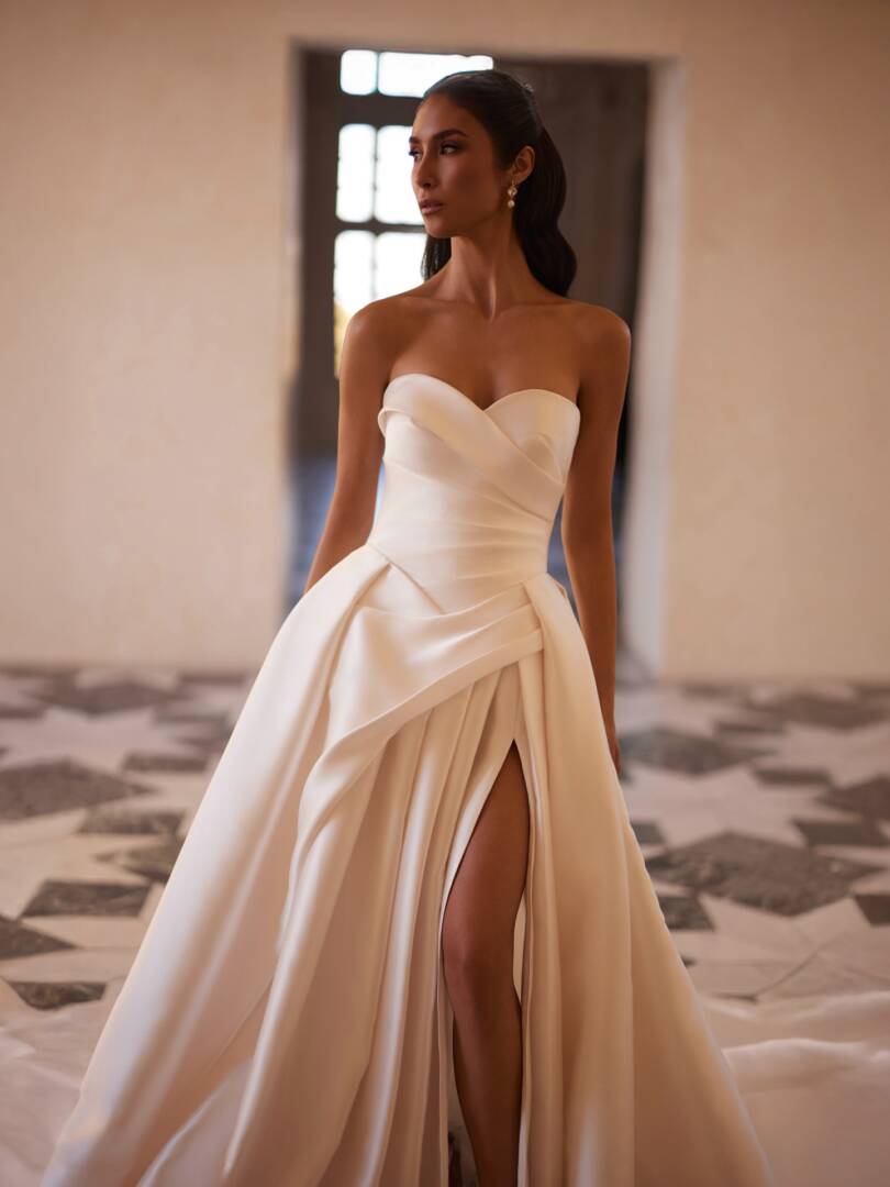 3-elizabeth-modern-couture-wedding-dress-a-line-leg-slit-sculpted-sweetheart-corset-bodice-bridal-gown-dominiss-couture-arcana-dominii-10113207