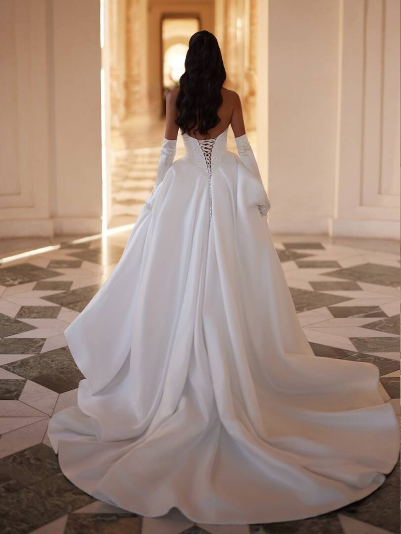4-elen-romantic-wedding-dress-a-line-chapel-train-straight-neckline-structured-corset-bodice-bridal-gown-dominiss-couture-arcana-dominii-10113204